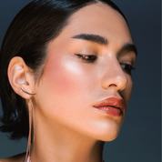 Ethereal Luminizer iluminador en stick Soft Glam makeup look