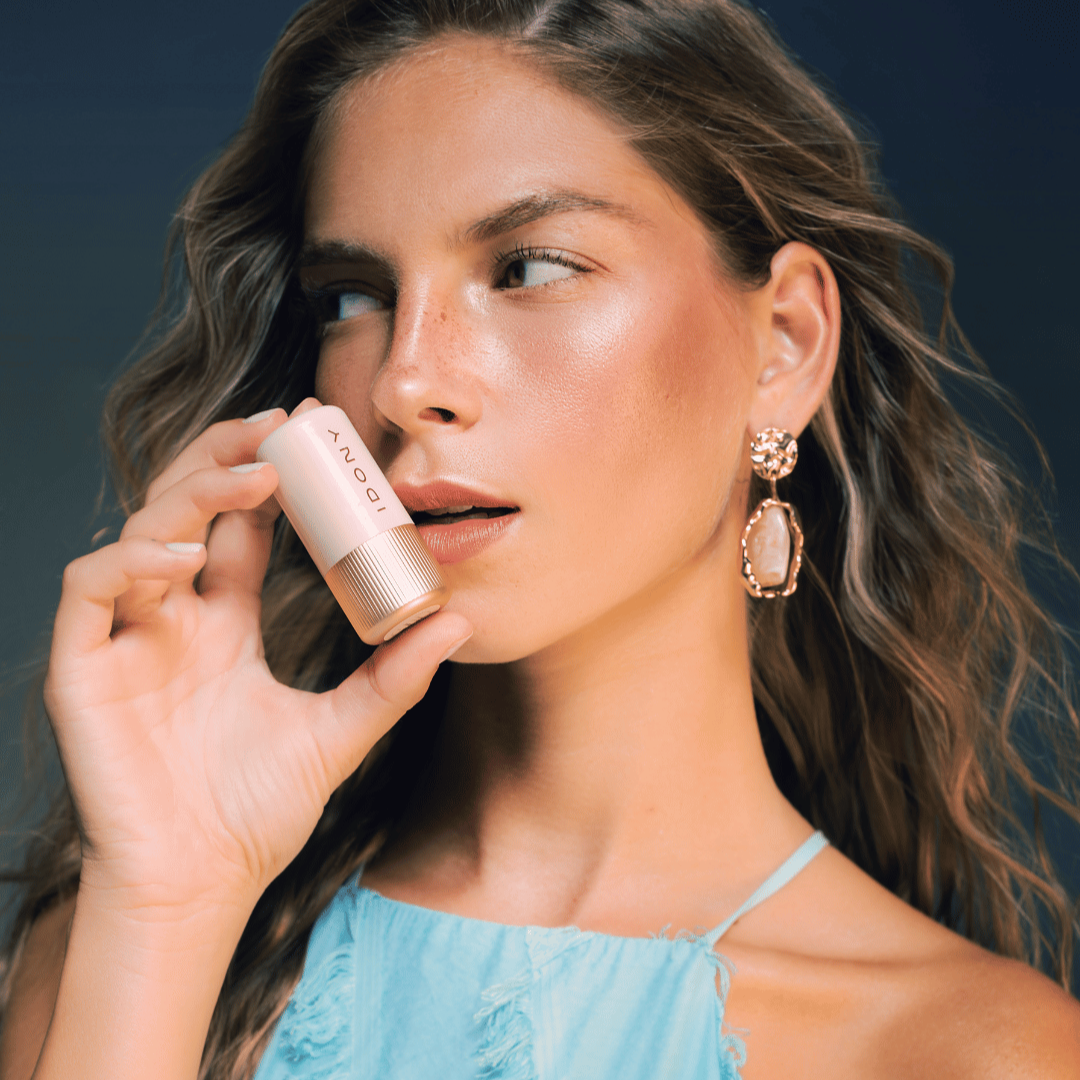 Ethereal Luminizer iluminador en stick makeup look foto catálogo