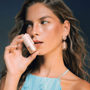 Ethereal Luminizer iluminador en stick makeup look foto catálogo