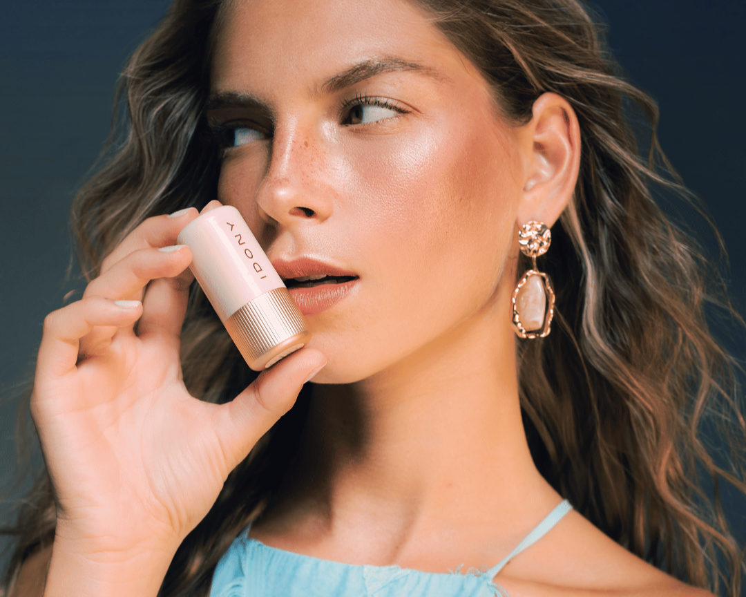 Ethereal Luminizer iluminador en stick makeup look foto catálogo