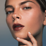 Lip Bloom Oil & Tint tinta y aceite de labios tono Barbados makeup look